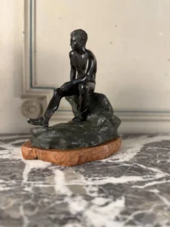 Hermès au repos, bronze Grand Tour, patine noir et verte, XIXème siècle