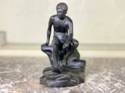 Hermès au repos, bronze patine noire d’après l’antique