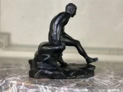 Hermès au repos, bronze patine noire d’après l’antique