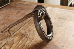 Heurtoir de porte ancien en fer forgé