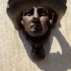 Heurtoir de porte en fonte portrait féminin classique