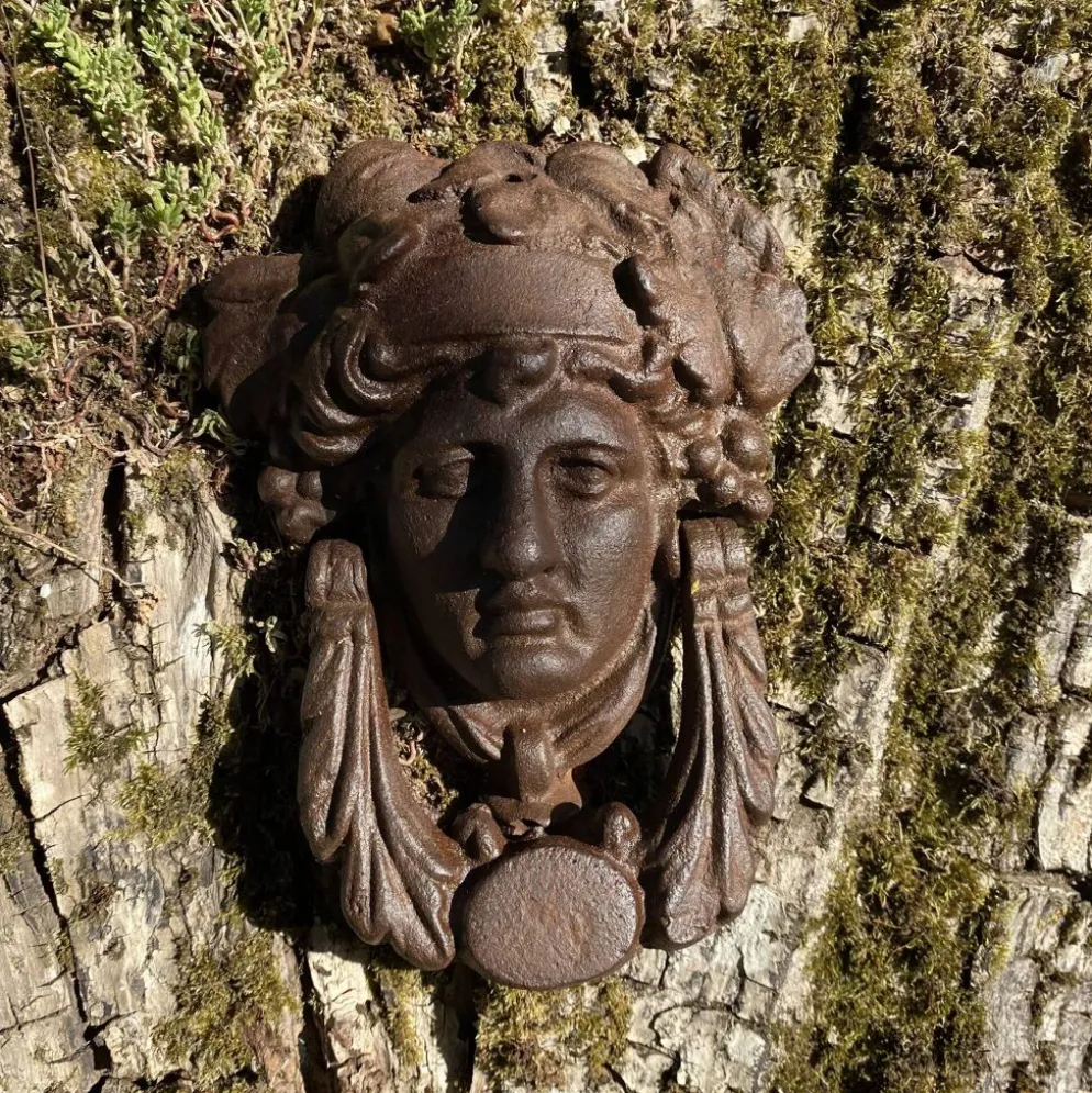 Heurtoir de porte en fonte portrait féminin classique