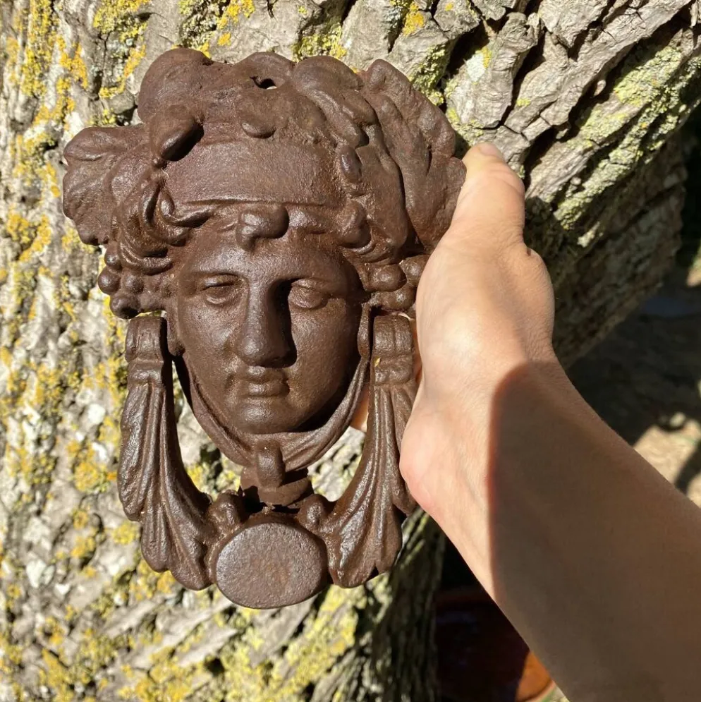 Heurtoir de porte en fonte portrait féminin classique