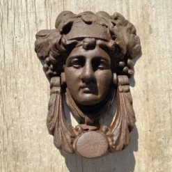 Heurtoir de porte en fonte portrait féminin classique