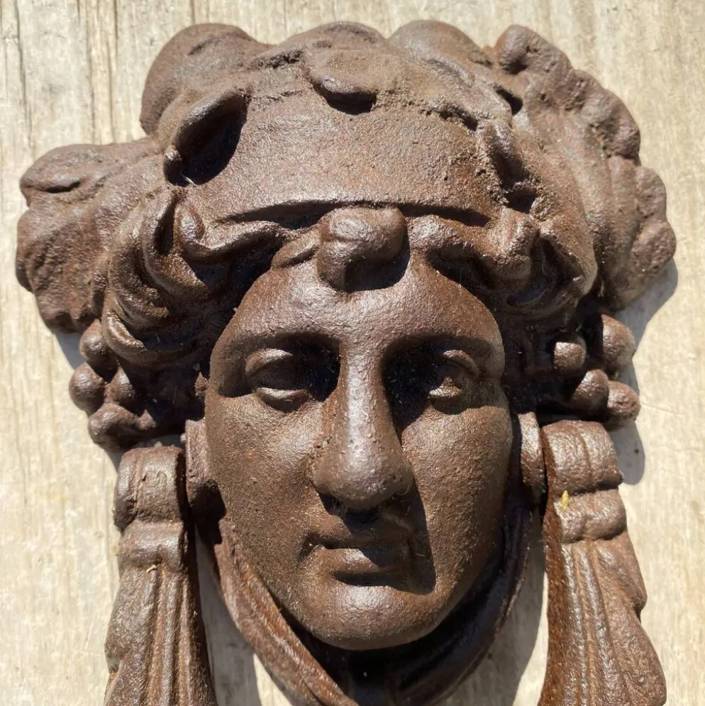 Heurtoir de porte en fonte portrait féminin classique