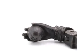 Heurtoir de porte en métal en forme de main, années 30