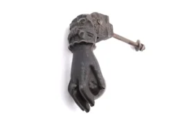 Heurtoir de porte en métal en forme de main, années 30