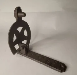 Heurtoir de porte vintage en fonte en forme de fer à cheval