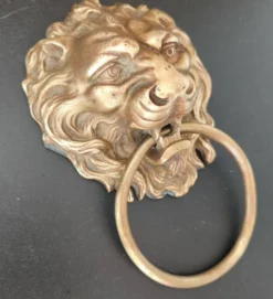 Heurtoir / Marteau de porte lion en bronze