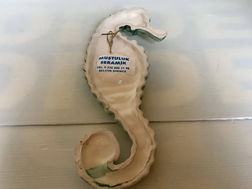 Hippocampe en céramique