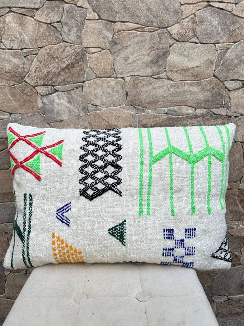 Housse de coussin artisanale marocaine en laine berbère