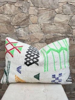 Housse de coussin artisanale marocaine en laine berbère