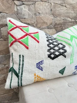 Housse de coussin artisanale marocaine en laine berbère