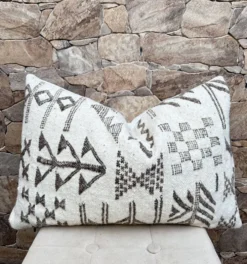 Housse de coussin artisanale en laine berbère : Coussin Kilim marocain