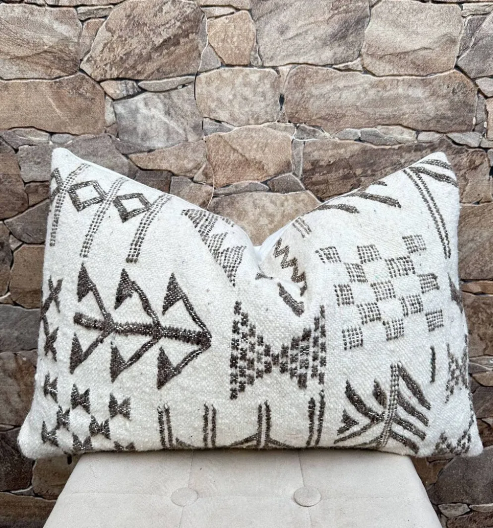 Housse de coussin artisanale en laine berbère : Coussin Kilim marocain