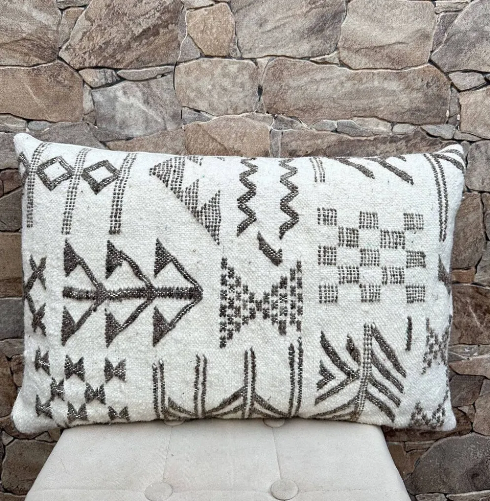 Housse de coussin artisanale en laine berbère : Coussin Kilim marocain