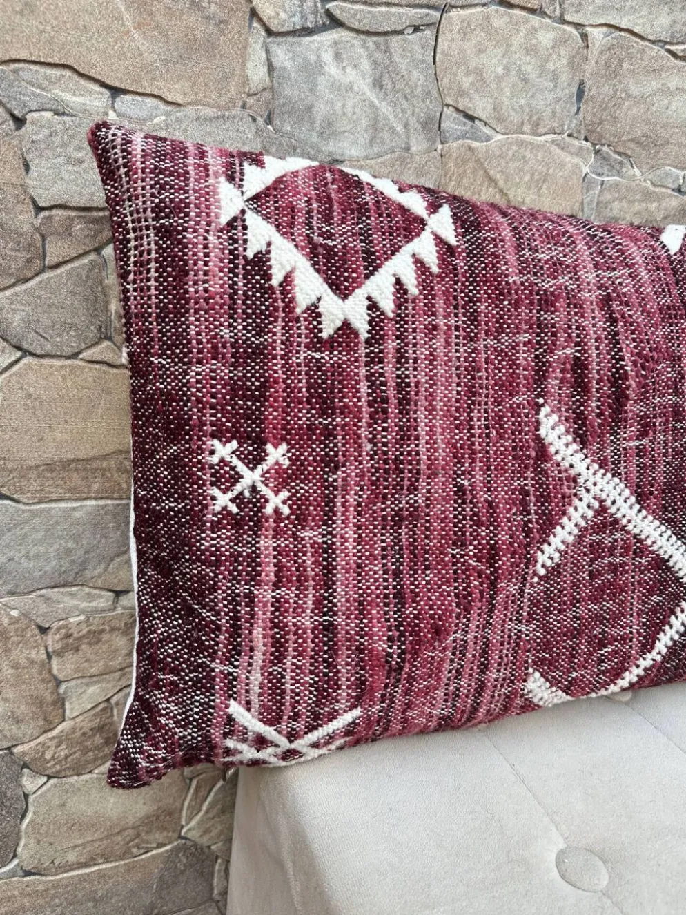 Housse de coussin artisanale en laine berbère : Coussin Kilim marocain