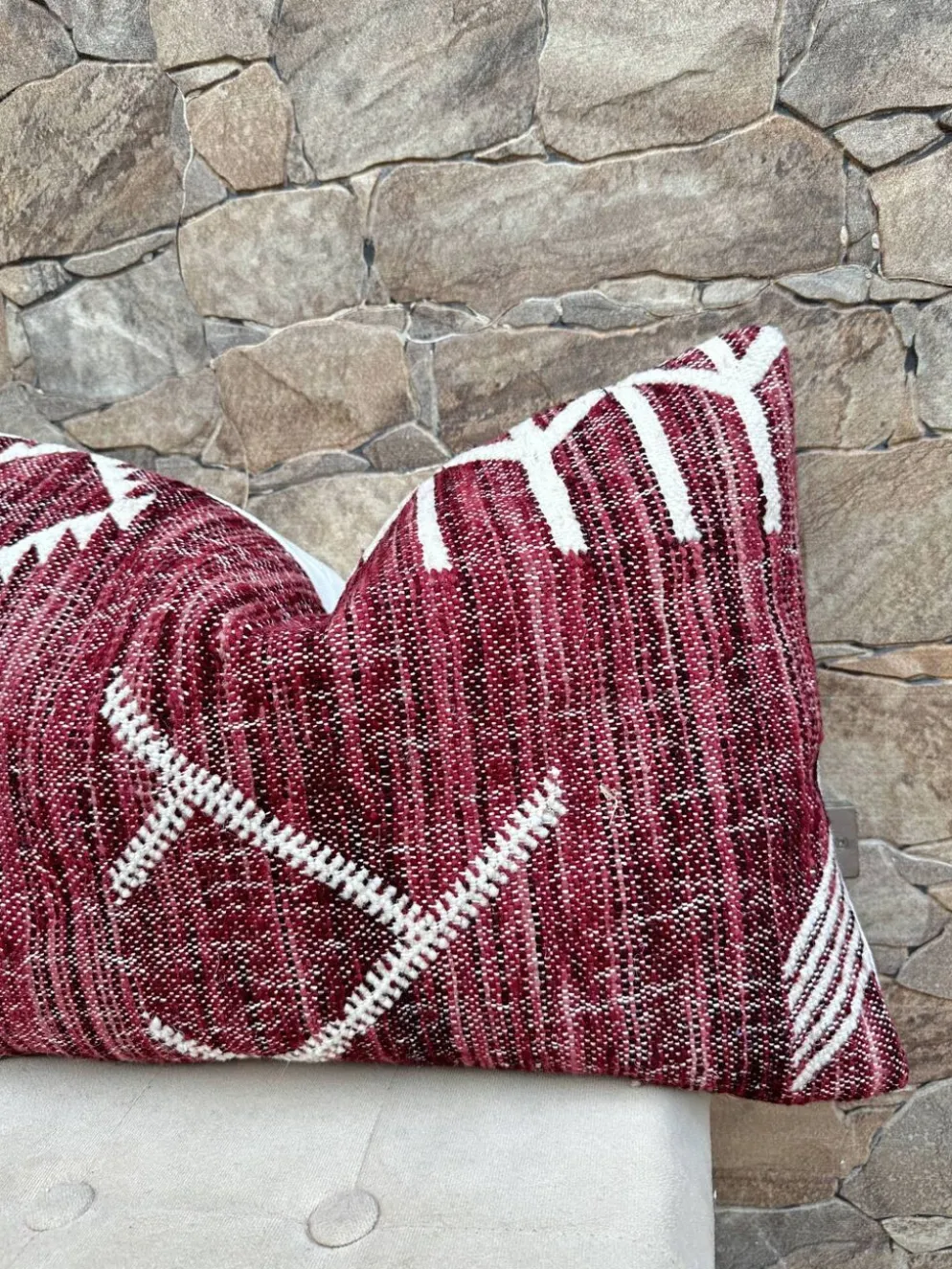 Housse de coussin artisanale en laine berbère : Coussin Kilim marocain