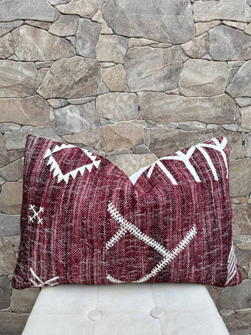 Housse de coussin artisanale en laine berbère : Coussin Kilim marocain