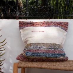 Housse de coussin artisanale en coton recyclé tissé main
