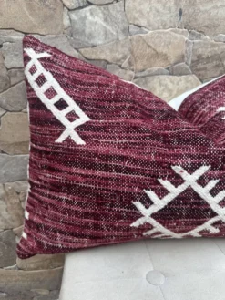 Housse de coussin artisanale en laine berbère : Coussin Kilim marocain