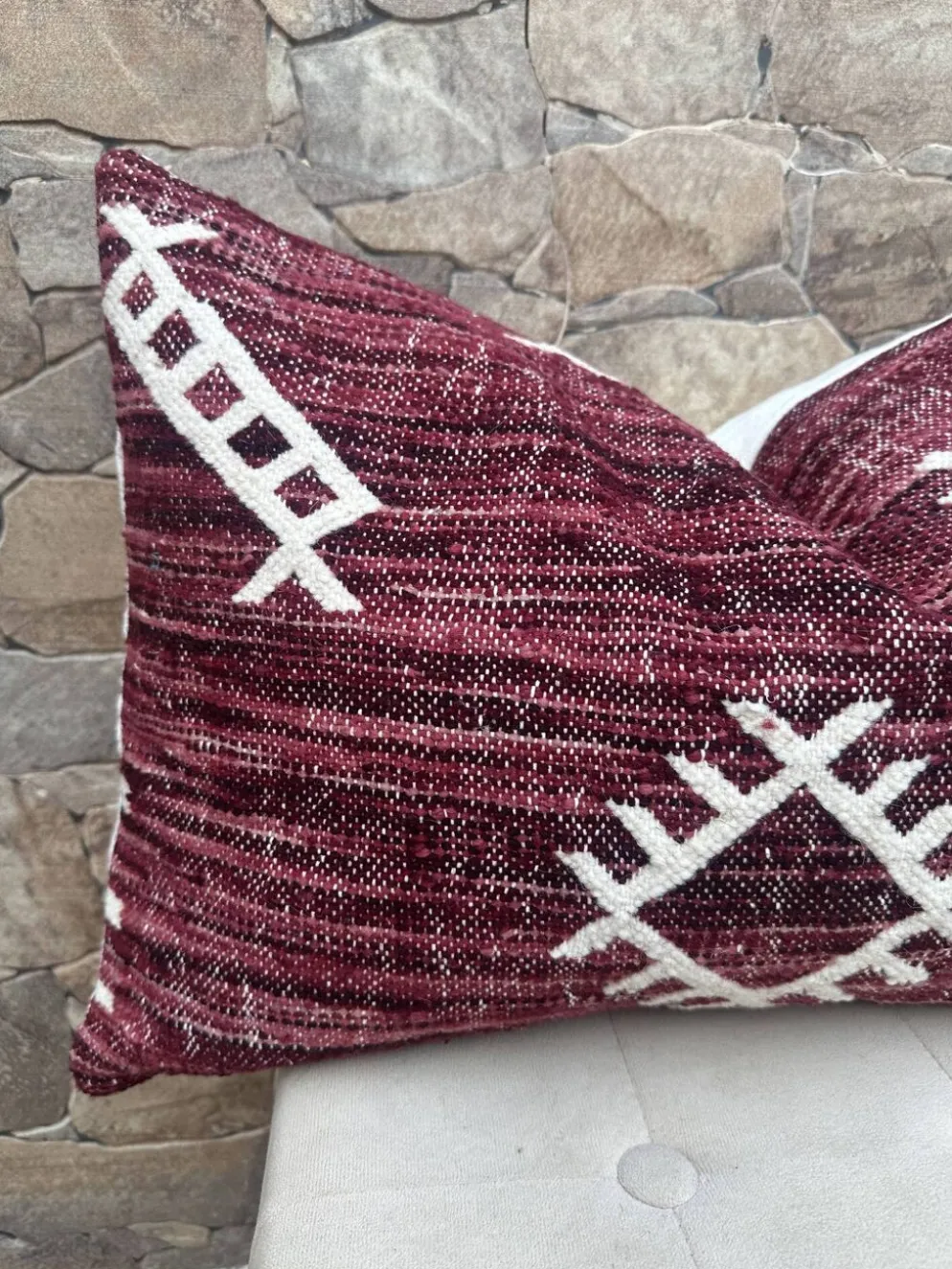 Housse de coussin artisanale en laine berbère : Coussin Kilim marocain
