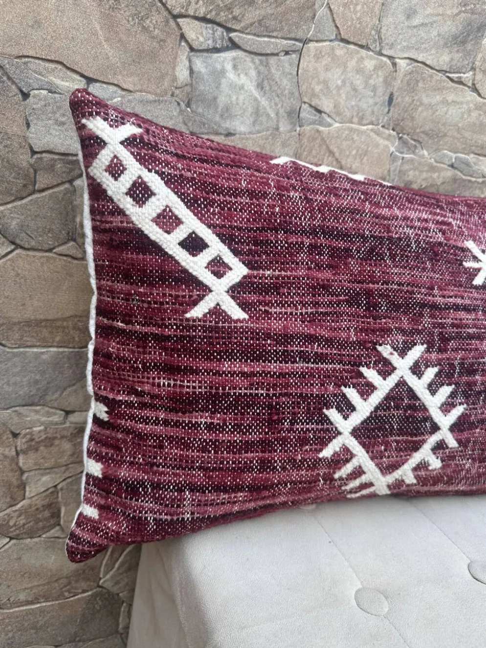 Housse de coussin artisanale en laine berbère : Coussin Kilim marocain