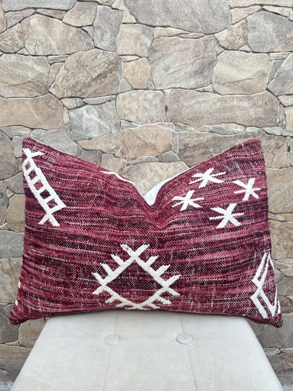 Housse de coussin artisanale en laine berbère : Coussin Kilim marocain