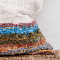 Housse de coussin artisanale en coton recyclé tissé main