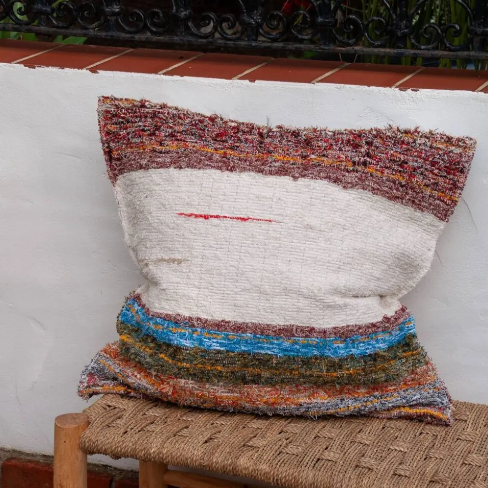 Housse de coussin artisanale en coton recyclé tissé main