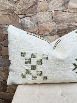 Housse de coussin artisanale en laine berbère : Coussin Kilim marocain