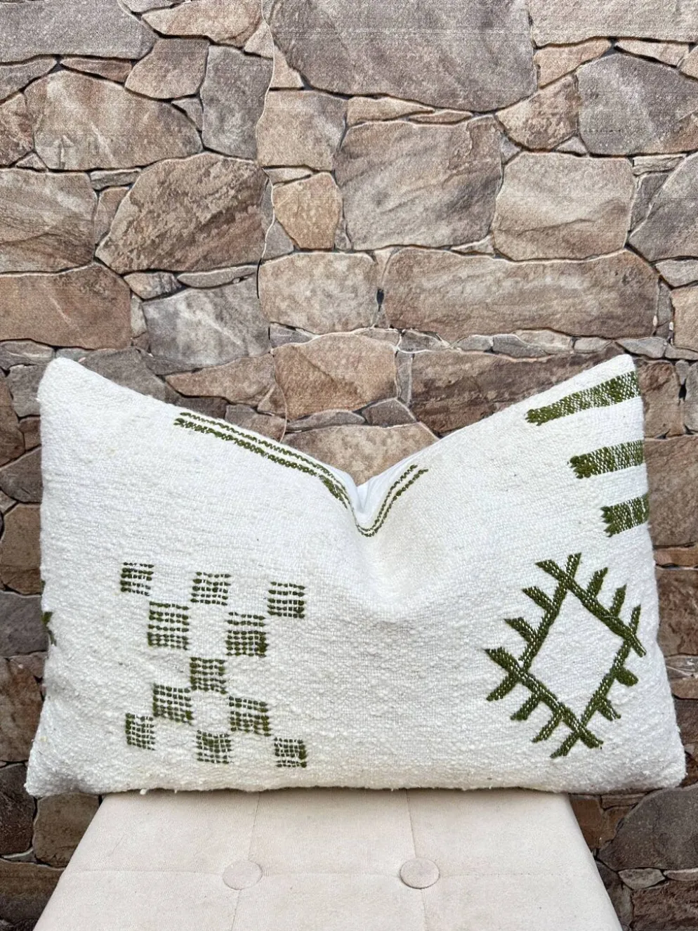 Housse de coussin artisanale en laine berbère : Coussin Kilim marocain