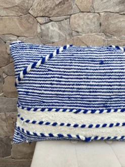 Housse de coussin artisanale en laine berbère : Coussin Kilim marocain