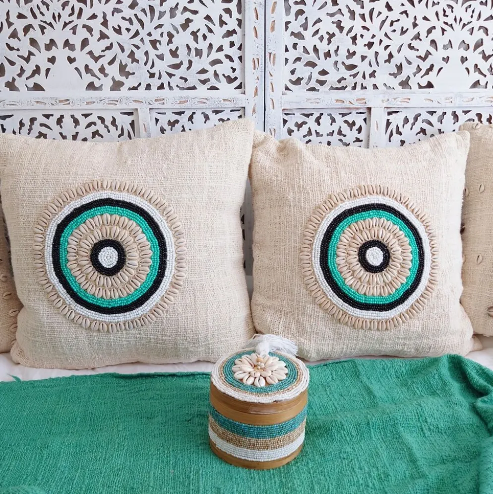 Housse de coussin Aussa avec deco en coquillages
