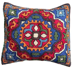 Housse de coussin brodée main en laine, motif géométrique tribal 40 x 40