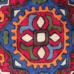 Housse de coussin brodée main en laine, motif géométrique tribal 40 x 40