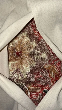 Housse de coussin brodée main en soie du Cachemire motif médaillon 40x40 cm