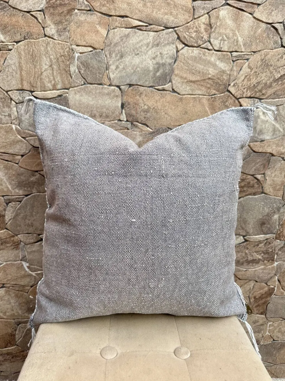 Housse de coussin en soie cactus gris : Coussin marocain tissé à la main