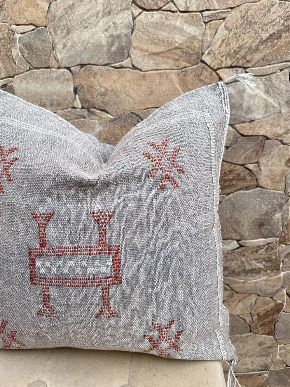 Housse de coussin en soie cactus gris : Coussin marocain tissé à la main