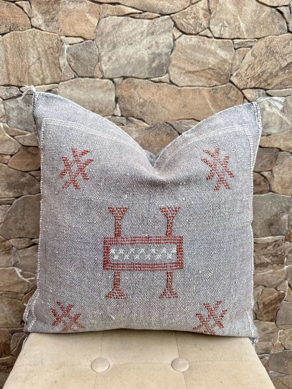 Housse de coussin en soie cactus gris : Coussin marocain tissé à la main