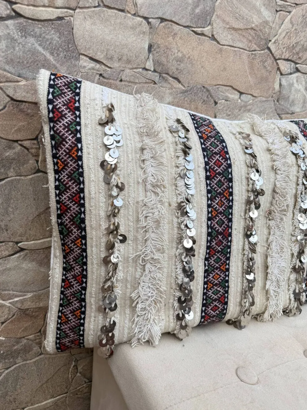 Housse de coussin Handira marocaine : Coussin berbère à sequins (60x40cm)