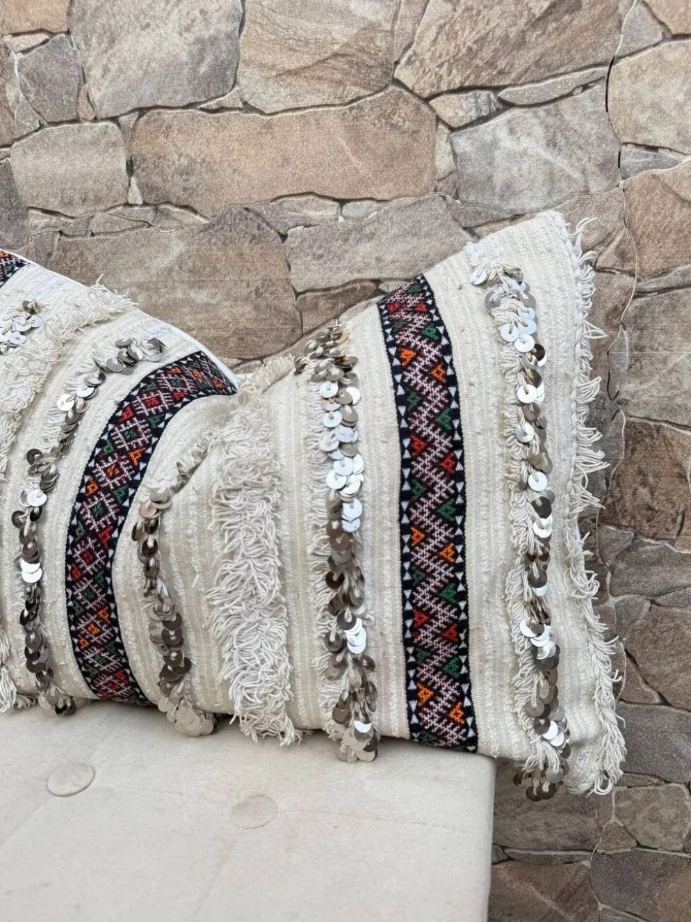 Housse de coussin Handira marocaine : Coussin berbère à sequins (60x40cm)