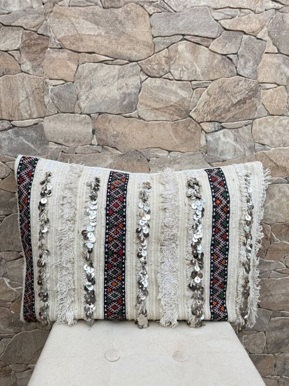 Housse de coussin Handira marocaine : Coussin berbère à sequins (60x40cm)