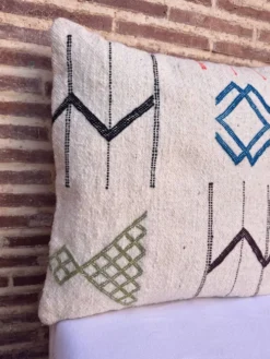 Housse de coussin marocaine blanche faite à la main (45 x 45 cm)