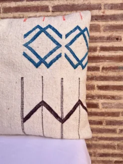 Housse de coussin marocaine blanche faite à la main (45 x 45 cm)