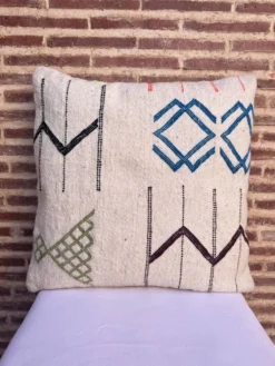 Housse de coussin marocaine blanche faite à la main (45 x 45 cm)