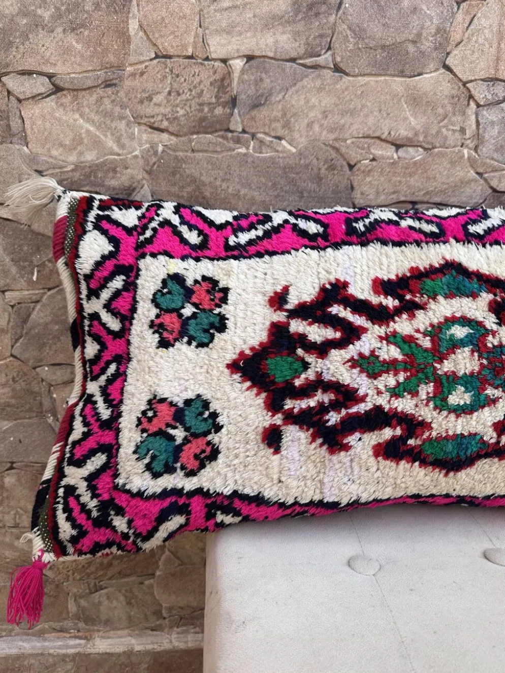 Housse de coussin vintage en laine berbère : Coussin tapis marocain 76x40cm