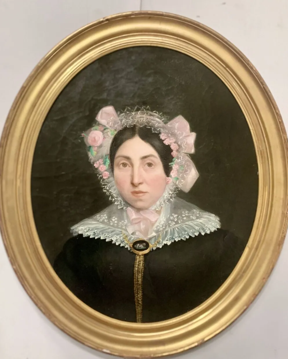 Huile sur toile Paire de portrait en cadre ovale doré XIX siècle