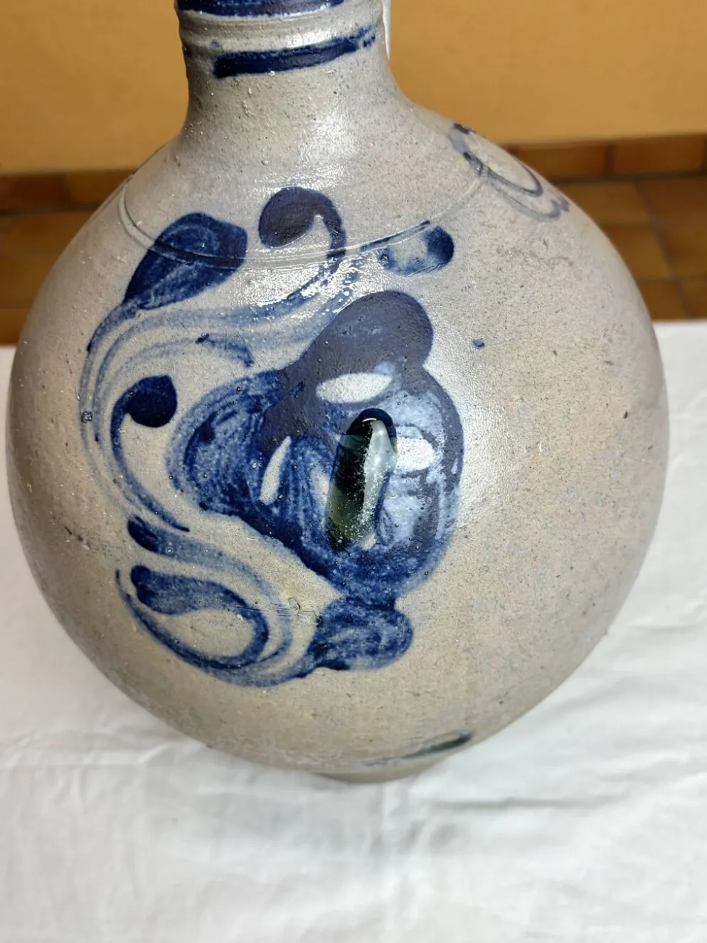 Huilier ancien en grès alsacien