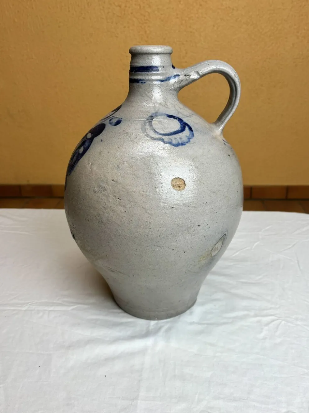 Huilier ancien en grès alsacien